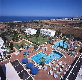 Paramount 4*
