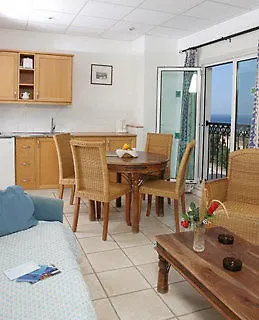 Paramount Aparthotel