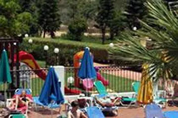 Paramount מלון דירות 4*