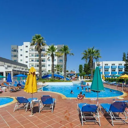 Paramount Aparthotel 4*