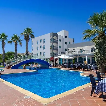 Paramount 4*