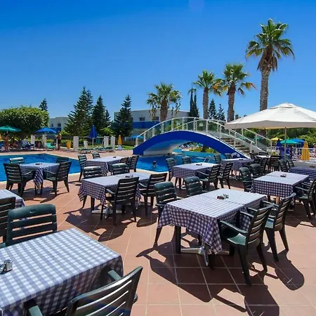 Paramount 4* פרוטאראס